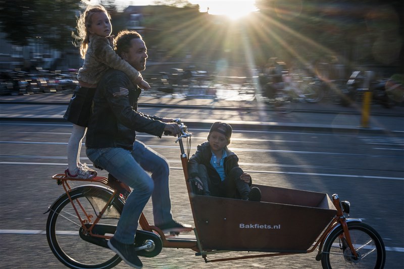 bicicleta familia Amsterdam Holanda